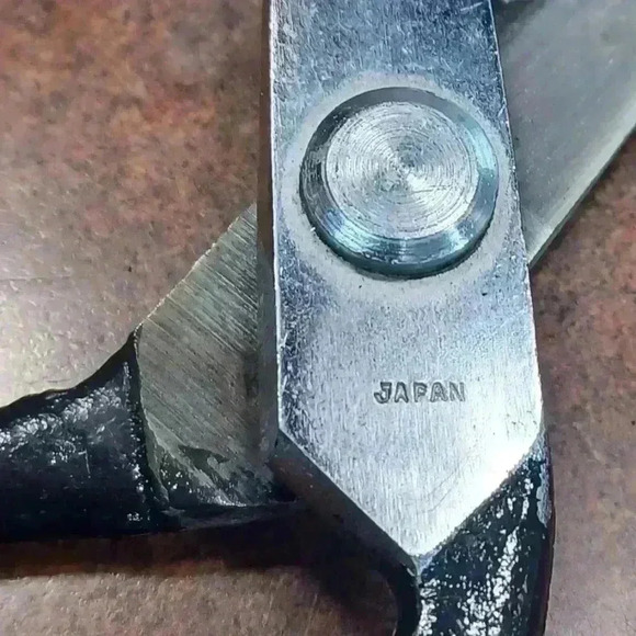 Vintage Pair of  7" Pinking Shears One is CG Made in Japan and other unbranded - Picture 6 of 7